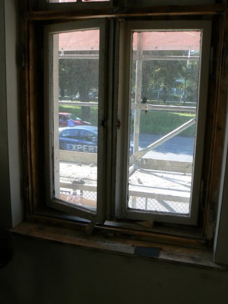 Stolarka okienna i drzwiowa wymaga kapitalnego remontu